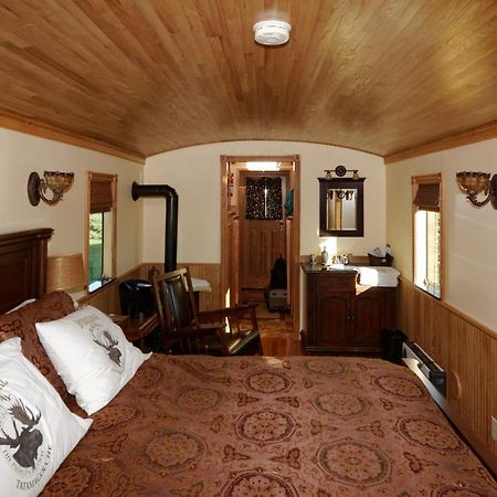 Clearview Station & Caboose B&B Creemore 외부 사진
