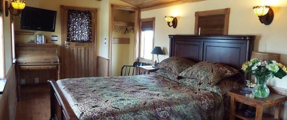 Clearview Station & Caboose B&B Creemore 외부 사진